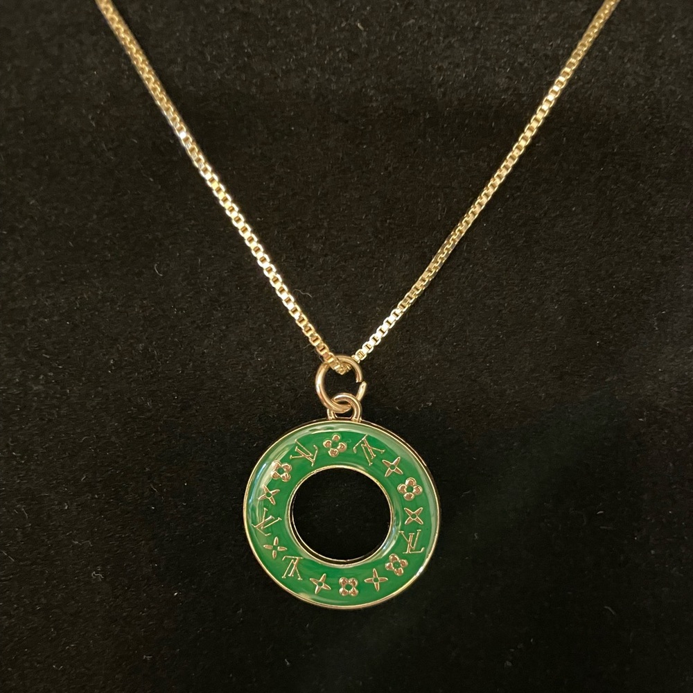 LV Zipper Pull Pendant Green - set on premium chain - Picture 3 of 4